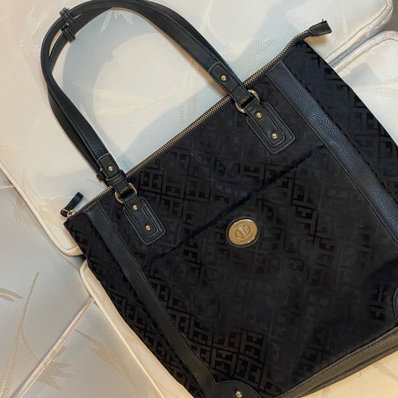 Tommy Hilfiger Logo Black Shoulder Bag - Picture 9 of 13
